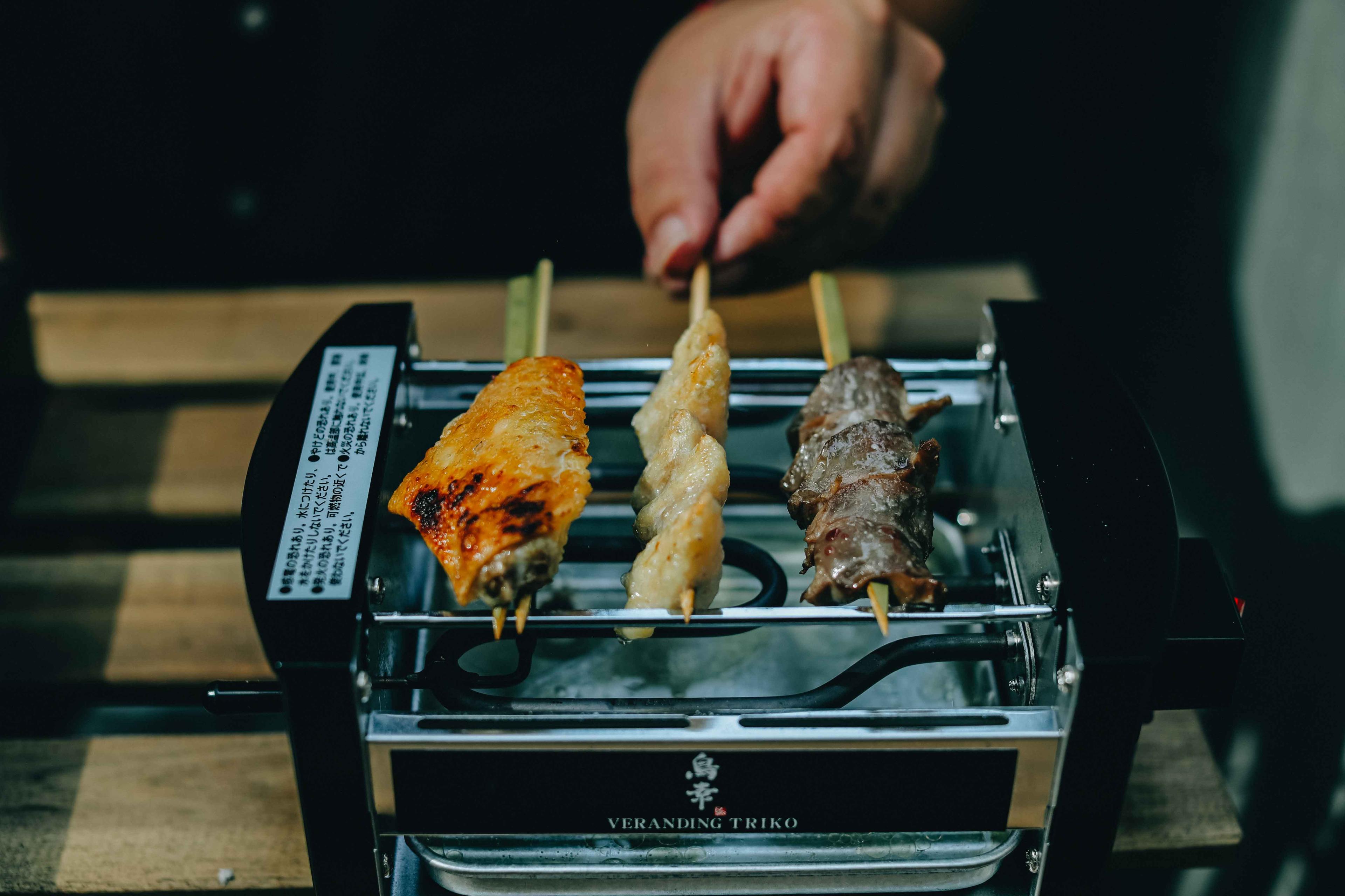 伊達鶏とはかた地どりのミールキット」と「鳥幸オリジナル焼台」セット 